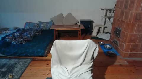 Snapshot of gattaka88 chatting on 06/21/26, 06:10 The Naked Welder online show from 06/21/26, 06:10