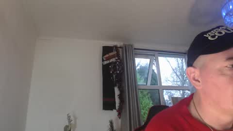 Snapshot of gavinkush chatting on 12/15/25, 03:16 gavinkush online show from 12/15/25, 03:16