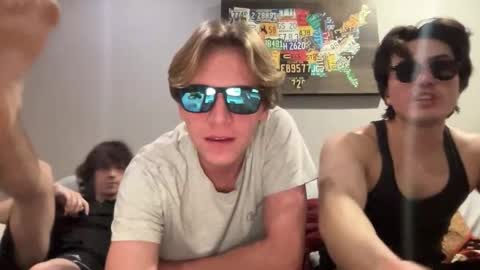 Snapshot of gavinnumbers chatting on 10/28/25, 02:15 gavinnumbers online show from 10/28/25, 02:15