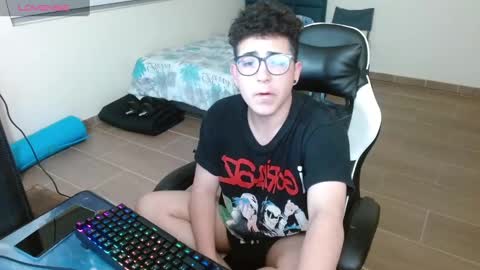 Snapshot of gay_in_purple chatting on 12/05/24, 01:25 Matt male pronouns please online show from 12/05/24, 01:25