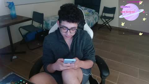 Snapshot of gay_in_purple chatting on 12/09/24, 02:13 Matt male pronouns please online show from 12/09/24, 02:13