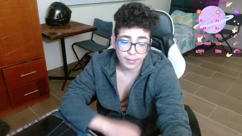 Snapshot of gay_in_purple chatting on 12/21/24, 12:09 Matt male pronouns please online show from 12/21/24, 12:09