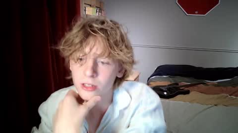 Snapshot of gayblondboy chatting on 10/28/25, 12:03 gayblondboy online show from 10/28/25, 12:03