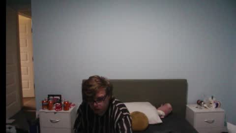 Snapshot of gaygaygalley132 chatting on 12/14/25, 03:28 Alfie online show from 12/14/25, 03:28