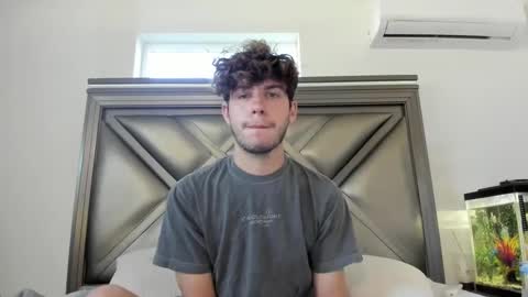 Snapshot of gayndepressed chatting on 10/10/25, 08:30 Trace online show from 10/10/25, 08:30