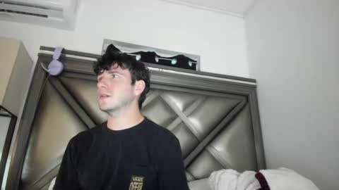 Snapshot of gayndepressed chatting on 04/15/26, 12:39 Trace online show from 04/15/26, 12:39