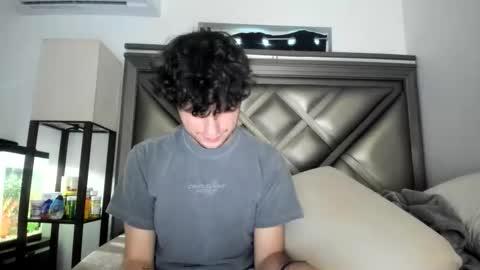 Snapshot of gayndepressed chatting on 06/11/26, 12:32 Trace online show from 06/11/26, 12:32