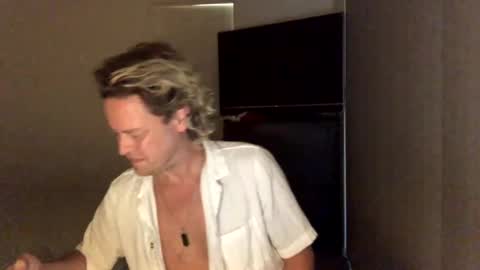 gcsurfer81 online show from 12/30/24, 08:21