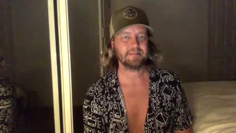 gcsurfer81 online show from 10/16/25, 09:32