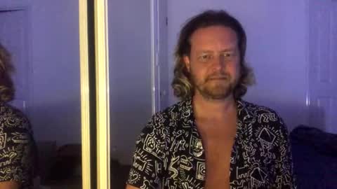 gcsurfer81 online show from 11/03/25, 08:48