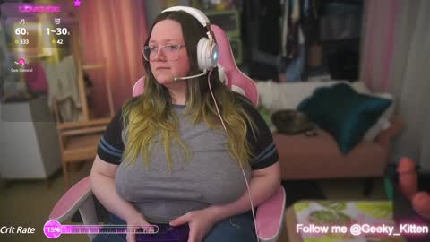 Snapshot of geeky_kitten chatting on 01/14/25, 04:04 Geeky Kitten Leina -  online show from 01/14/25, 04:04
