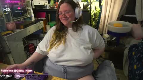 Snapshot of geeky_kitten chatting on 09/25/25, 07:12 Geeky Kitten Leina -  online show from 09/25/25, 07:12