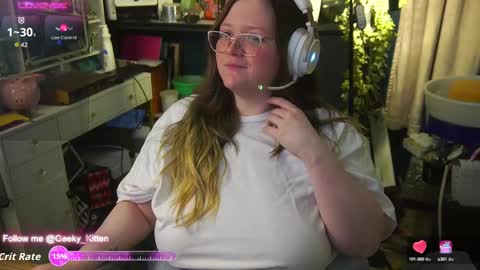Snapshot of geeky_kitten chatting on 09/28/25, 09:58 Geeky Kitten Leina -  online show from 09/28/25, 09:58