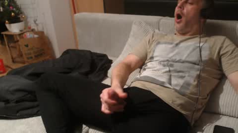 Snapshot of geilomattig chatting on 12/23/24, 12:03 Lassmiranda online show from 12/23/24, 12:03