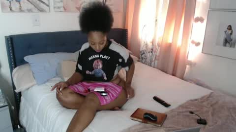 Snapshot of geishapaige chatting on 10/12/25, 05:12 The Empress online show from 10/12/25, 05:12