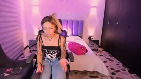 Snapshot of gemarodriguez_ chatting on 11/12/25, 04:46 Gemma online show from 11/12/25, 04:46