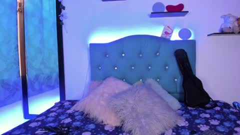 Snapshot of gemma_honey chatting on 04/24/26, 01:35 Gemma online show from 04/24/26, 01:35