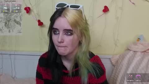 Snapshot of gemmafulwood chatting on 10/24/25, 06:15 Ilona online show from 10/24/25, 06:15