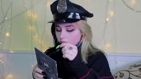 Snapshot of gemmafulwood chatting on 11/14/25, 06:06 Ilona online show from 11/14/25, 06:06