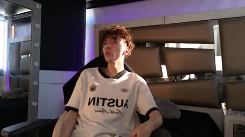 Snapshot of genesis_js chatting on 04/25/26, 10:18 genesis_js online show from 04/25/26, 10:18