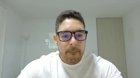 Snapshot of genesis_wb chatting on 05/10/26, 01:44 genesis_wb online show from 05/10/26, 01:44