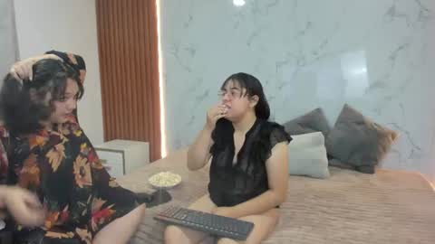 Snapshot of genesis_y_moon chatting on 06/27/26, 10:42 genesis_y_moon online show from 06/27/26, 10:42
