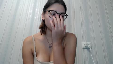 Snapshot of genev__ievee chatting on 11/23/25, 06:41 genev__ievee online show from 11/23/25, 06:41