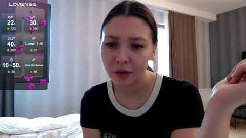 Snapshot of genev__ievee chatting on 06/06/26, 10:09 genev__ievee online show from 06/06/26, 10:09