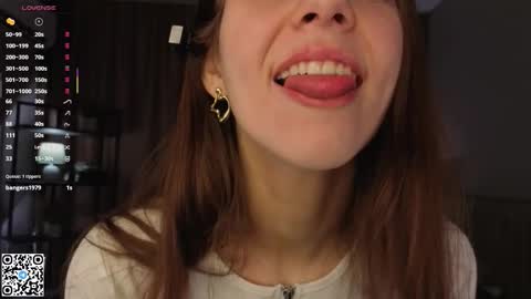 Snapshot of geniafrend chatting on 11/30/25, 04:05 Amely online show from 11/30/25, 04:05