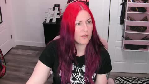 Snapshot of gennyrock chatting on 05/03/26, 02:06 Genny Rock and online show from 05/03/26, 02:06