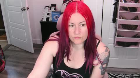 Snapshot of gennyrock chatting on 05/17/26, 04:58 Genny Rock and online show from 05/17/26, 04:58