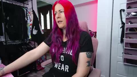 Snapshot of gennyrock chatting on 05/28/26, 02:47 Genny Rock and online show from 05/28/26, 02:47