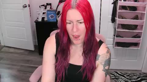 Snapshot of gennyrock chatting on 06/22/26, 02:25 Genny Rock and online show from 06/22/26, 02:25