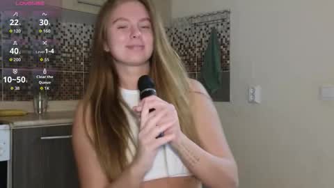 Snapshot of gentle_sasha chatting on 10/22/25, 07:35 Sasha online show from 10/22/25, 07:35