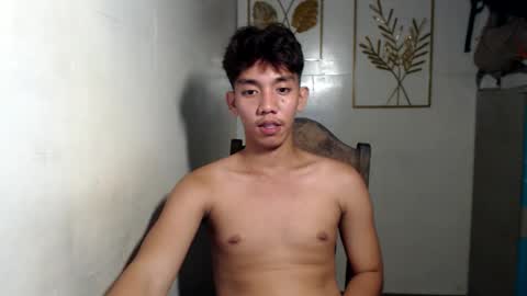 Snapshot of gentlemanlustx chatting on 11/02/25, 03:14 Rayl online show from 11/02/25, 03:14