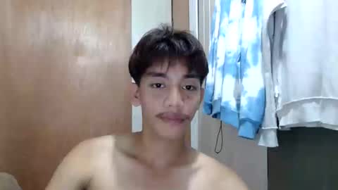 Snapshot of gentlemanlustx chatting on 01/07/26, 07:22 Rayl online show from 01/07/26, 07:22