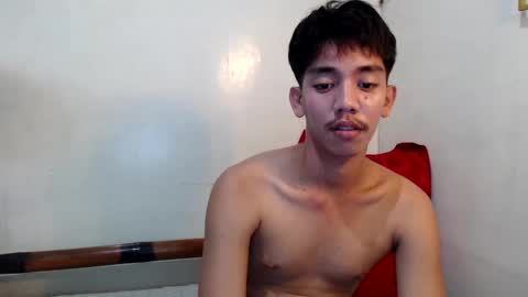 Snapshot of gentlemanlustx chatting on 02/26/26, 07:51 Rayl online show from 02/26/26, 07:51