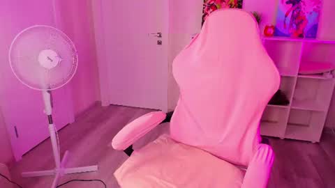 Snapshot of gentlesine chatting on 06/12/26, 01:59 gentlesine online show from 06/12/26, 01:59