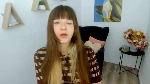 Snapshot of gentltease chatting on 04/21/26, 01:42 Alice online show from 04/21/26, 01:42