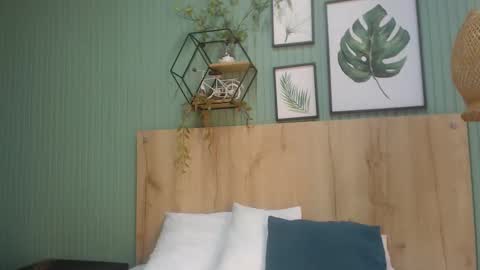 Snapshot of geo_jonnes25 chatting on 10/21/25, 10:27 Geo J  online show from 10/21/25, 10:27