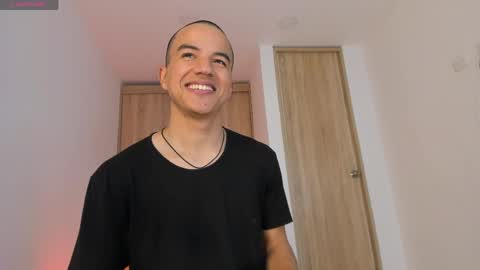 Snapshot of george_cams1 chatting on 04/30/26, 01:45 Jorge online show from 04/30/26, 01:45