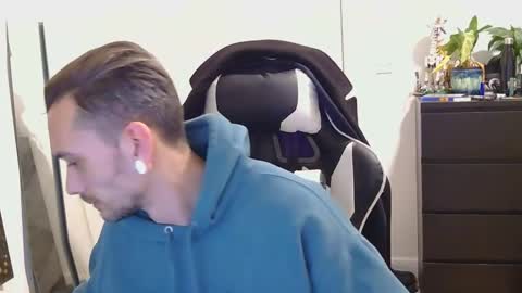 Snapshot of georgek0011 chatting on 11/24/25, 01:05 georgek0011 online show from 11/24/25, 01:05