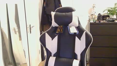georgek0011 online show from 05/17/26, 10:06