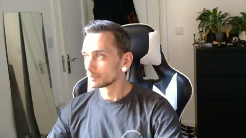 Snapshot of georgek0011 chatting on 06/19/26, 06:45 georgek0011 online show from 06/19/26, 06:45