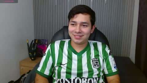 Snapshot of georgesmith_1 chatting on 04/22/26, 04:48 GEORGE online show from 04/22/26, 04:48