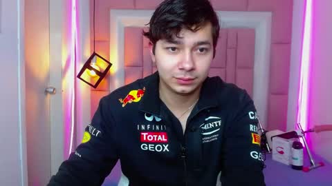 Snapshot of georgesmith_1 chatting on 05/28/26, 04:43 GEORGE online show from 05/28/26, 04:43
