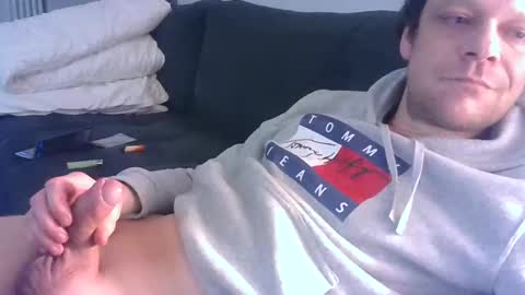 Snapshot of german33bi chatting on 02/02/25, 02:17 German33FFM1 online show from 02/02/25, 02:17