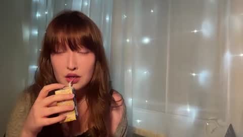 Snapshot of gertrudisoldershaw chatting on 08/05/26, 07:17 Lora online show from 08/05/26, 07:17