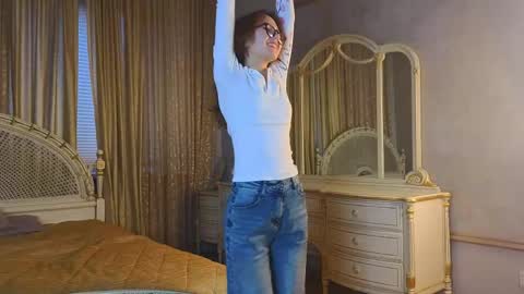 Snapshot of gertrudisshinn chatting on 04/18/26, 02:10 Kristy online show from 04/18/26, 02:10