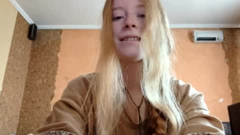 Snapshot of gertrudisturbe chatting on 04/28/26, 02:10 Kate online show from 04/28/26, 02:10